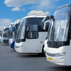 Ile miejsc ma autokar piętrowy? Sprawdź pojemność różnych modeli
