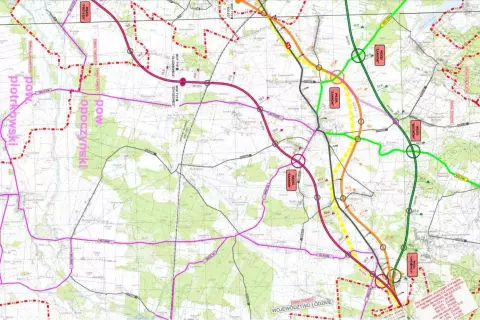 Mapa drogowa z zaznaczoną drogą ekspresową S74, węzłami i miejscowościami. Widoczne są fragmenty powiatów piotrkowskiego i opoczyńskiego.