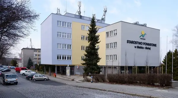 Starostwo Powiatowe w Bielsku-Białej. Tu załatwisz rejestrację samochodu.