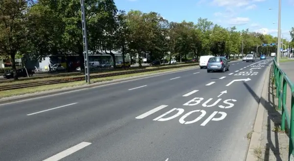 Czy bus jest samochodem osobowym? Odkryj ważne różnice i fakty