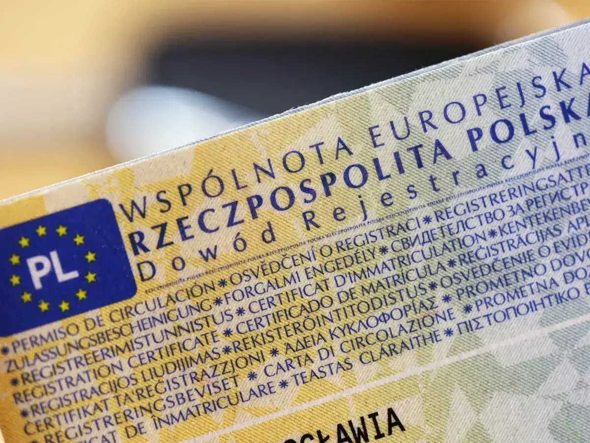 Ile czeka się na dowód rejestracyjny? Terminy i koszty