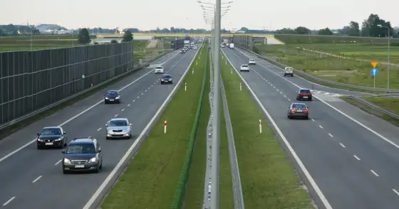 Autostrada czy ekspresówka - Różnice, limity, opłaty w Polsce