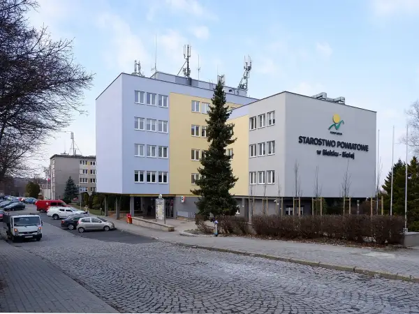 Starostwo Powiatowe w Bielsku-Białej. Tu załatwisz rejestrację samochodu.