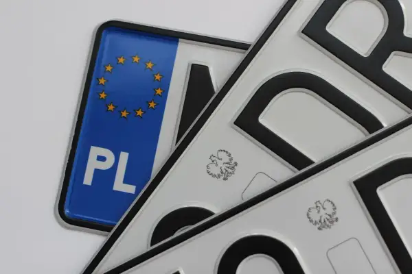 Nowe tablice rejestracyjne z symbolem Unii Europejskiej i godłem Polski. WML rejestracja dla Twojego pojazdu.