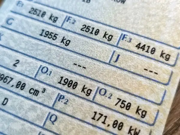 Dowód rejestracyjny: F.1 2510 kg to masa całkowita pojazdu. Inne dane to F.2, F.3, G, O.1, O.2, P.2, Q.